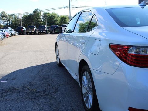 Used 2014 Lexus ES 300h w/ Luxury Package w/Bamboo Trim FWD image 36