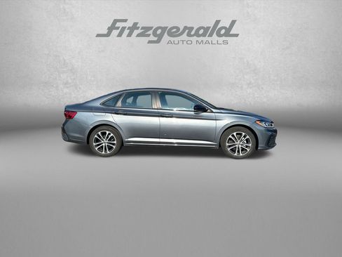 Used 2025 Volkswagen Jetta Sport FWD image 9