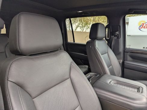 Used 2023 Chevrolet Suburban LT w/ Luxury Package image 5