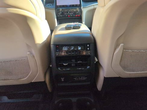 Used 2021 Jeep Grand Cherokee L Limited RWD image 33