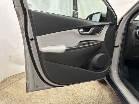 Used 2023 Hyundai Kona Limited image 7