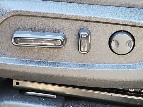 Used 2025 Honda Pilot EX-L image 27