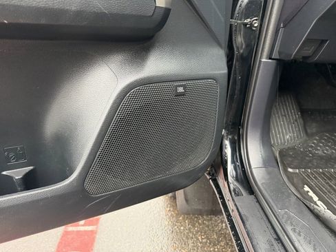 Used 2019 Toyota Tacoma Limited image 13