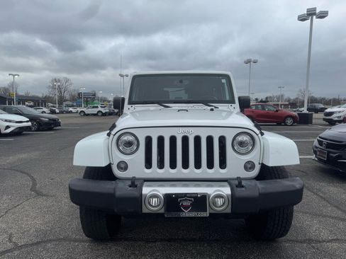 Used 2017 Jeep Wrangler Sahara w/ Connectivity Group image 7