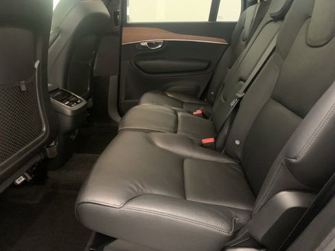 Certified 2022 Volvo XC90 T6 Momentum w/ Climate Package image 10