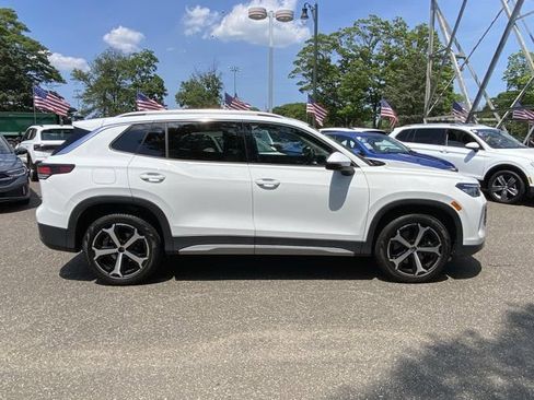 Used 2025 Volkswagen Tiguan SE AWD/4WD image 4