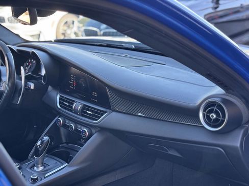 Used 2017 Alfa Romeo Giulia Quadrifoglio image 21