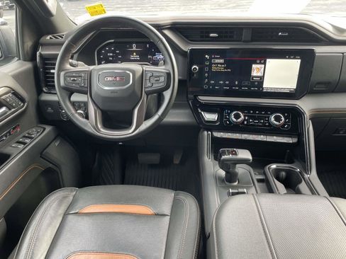 Used 2024 GMC Sierra 1500 AT4 w/ AT4 Premium Package AWD/4WD image 12