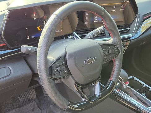 Used 2025 Chevrolet Trax RS w/ Driver Confidence Package FWD image 24