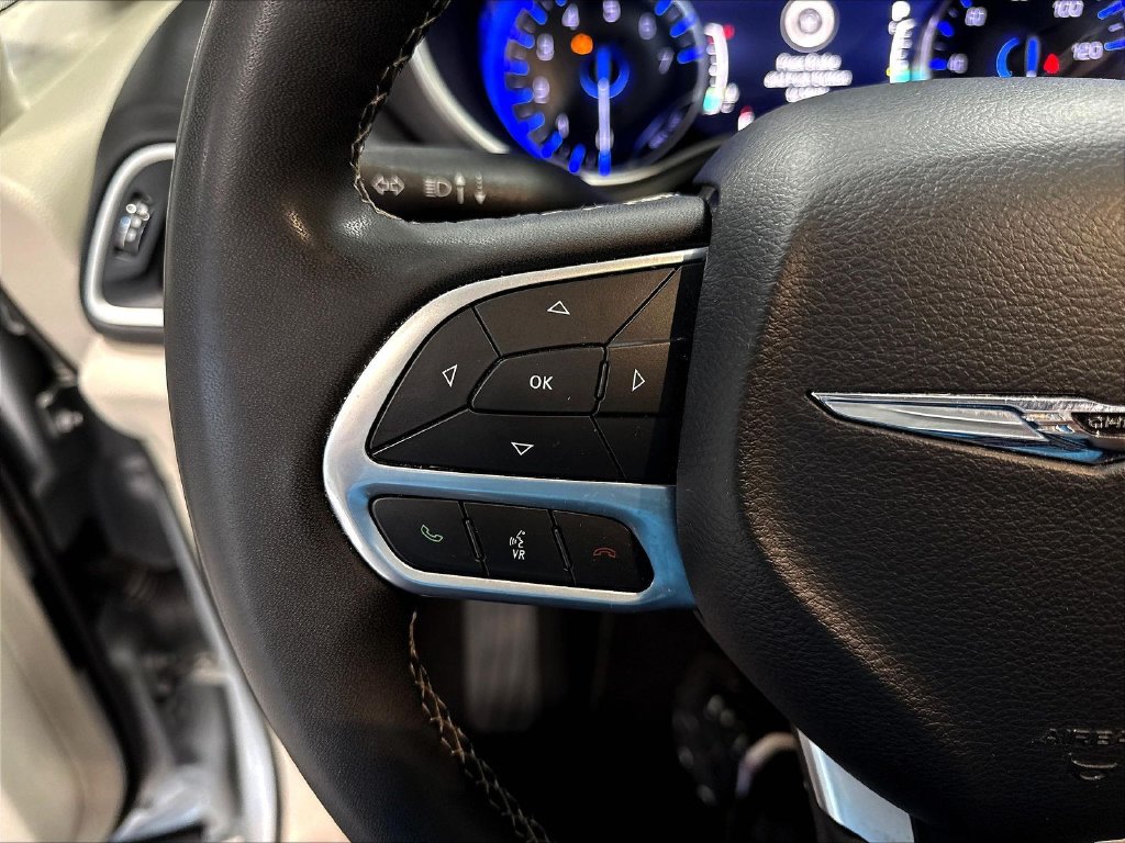 Used 2024 Chrysler Pacifica Touring-L FWD image 13