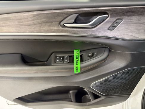 Used 2025 Jeep Grand Cherokee L Overland AWD/4WD image 12