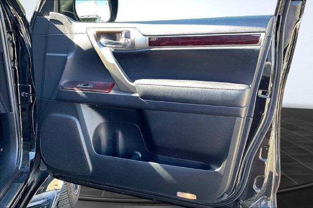 Used 2017 Lexus GX 460 Premium w/ Premium Package AWD/4WD image 26