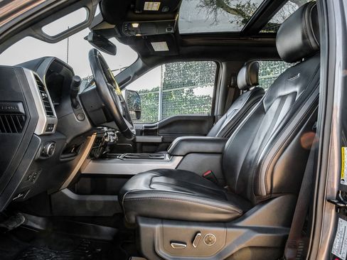 Used 2022 Ford F250 Platinum w/ FX4 Off-Road Package image 4