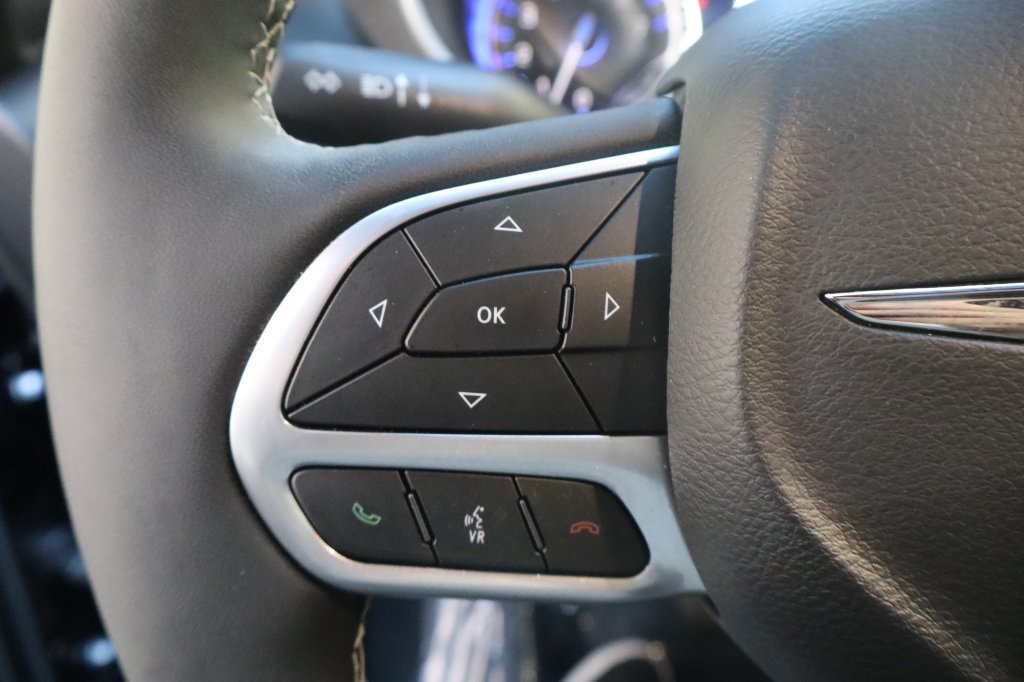 Used 2026 Chrysler Pacifica Select FWD image 23