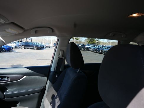 Used 2015 Nissan Rogue SV image 11