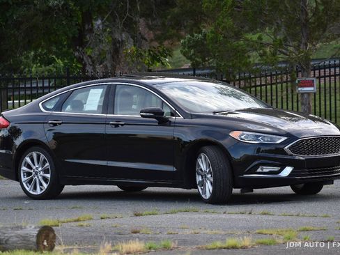 Used 2017 Ford Fusion Platinum FWD image 4