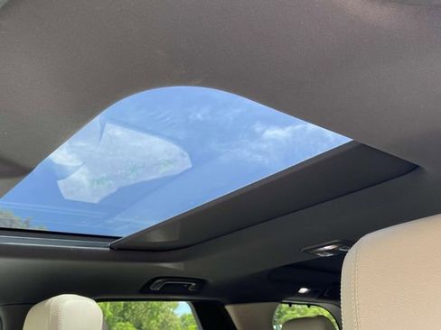 Used 2018 Land Rover Discovery HSE image 26