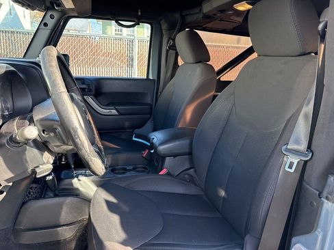 Used 2015 Jeep Wrangler Sport image 8