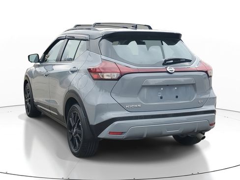 Used 2021 Nissan Kicks SR w/ SR Premium Package image 3