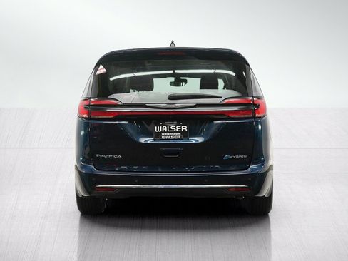 Used 2024 Chrysler Pacifica Limited FWD image 4