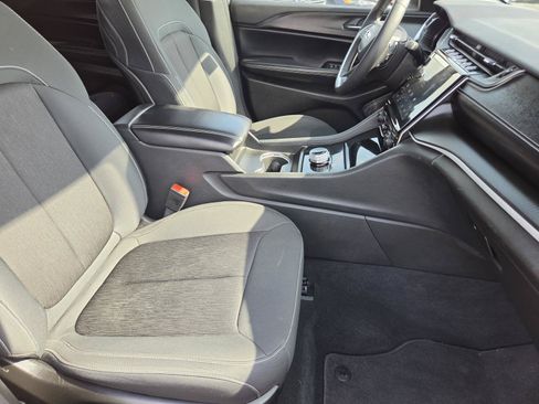 Used 2023 Jeep Grand Cherokee L Laredo RWD image 10
