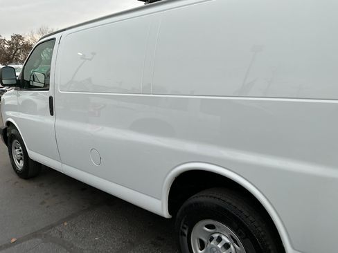 Used 2019 Chevrolet Express 3500 w/ Driver Convenience Package image 28