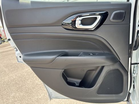 New 2025 Jeep Compass Limited w/ High Altitude Package image 18