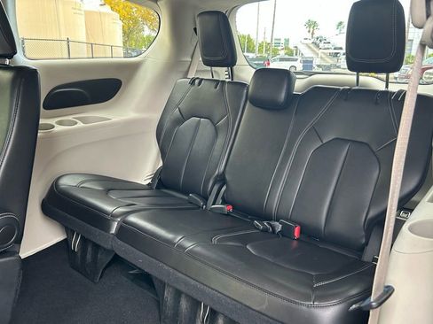 Used 2024 Chrysler Pacifica Touring-L FWD image 44