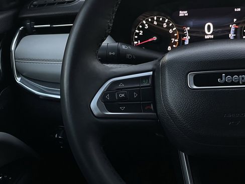 Used 2023 Jeep Compass Limited image 13