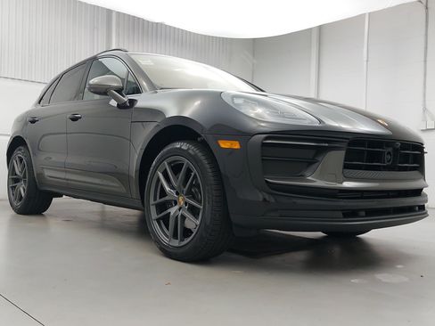 Certified 2026 Porsche Macan Turbo AWD/4WD image 9