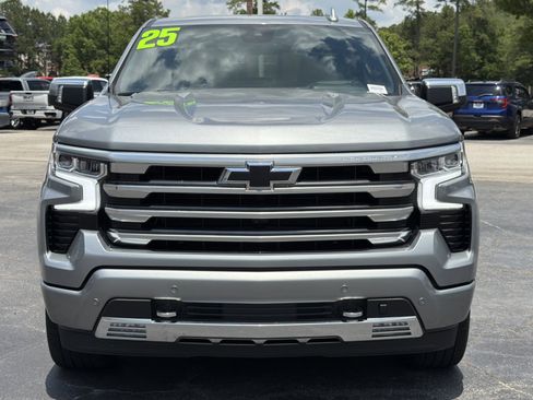 Used 2025 Chevrolet Silverado 1500 High Country w/ High Country Premium Package AWD/4WD image 6