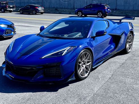 Used 2025 Chevrolet Corvette Z06 w/ Z07 Performance Package RWD image 10