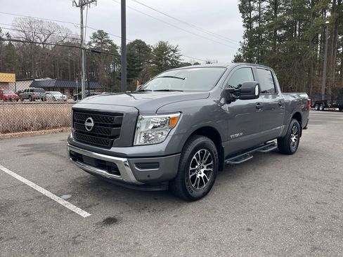 Certified 2024 Nissan Titan SV w/ SV Convenience Package image 2