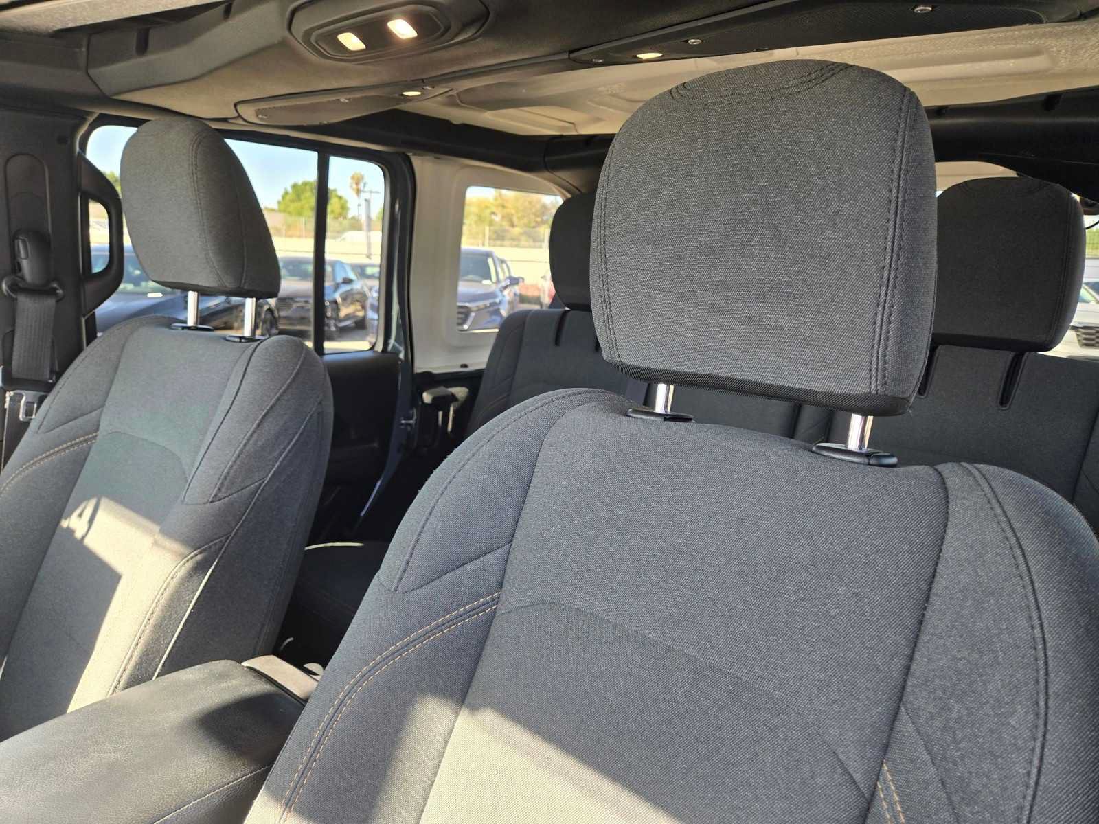 Used 2024 Jeep Wrangler Unlimited AWD/4WD image 14