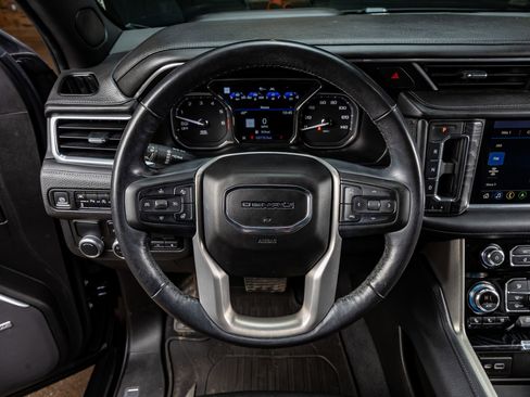 Used 2021 GMC Yukon Denali w/ Denali Premium Package image 15