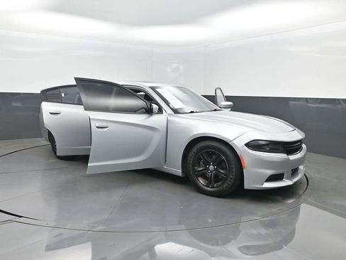 Used 2021 Dodge Charger SXT w/ Leather Interior Group RWD image 37
