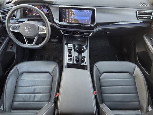 Used 2025 Volkswagen Atlas Cross Sport SEL image 21