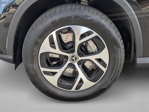 Used 2025 Mercedes-Benz GLC 350e 4MATIC image 25