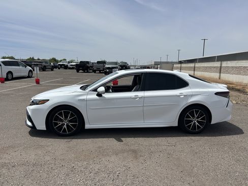 Used 2021 Toyota Camry SE w/ Audio Upgrade Package FWD image 2