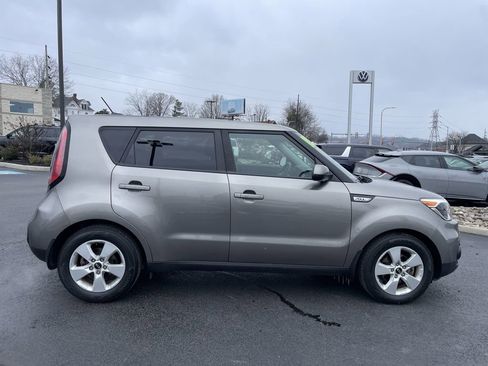 Used 2018 Kia Soul Base image 4