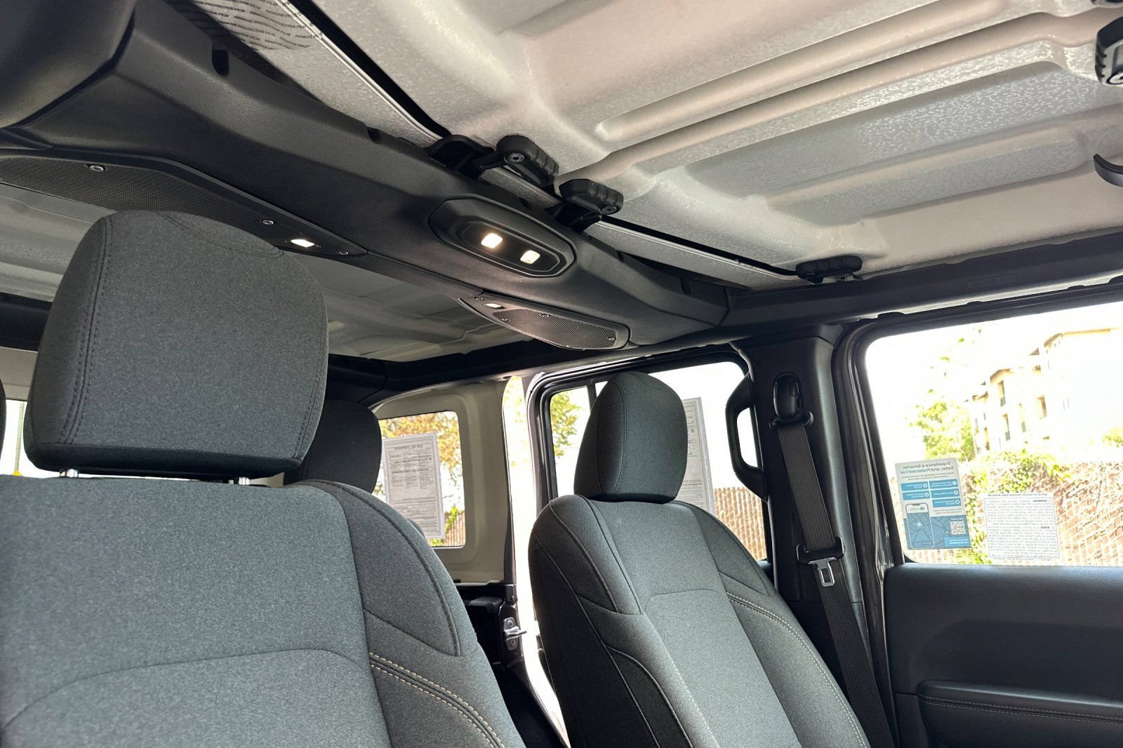 Used 2025 Jeep Wrangler Unlimited Sahara AWD/4WD image 17