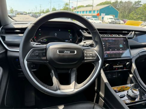 Used 2022 Jeep Grand Cherokee Limited 4xe image 16