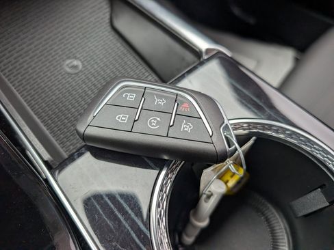 Used 2026 Cadillac Escalade ESV Sport w/ Touring Package image 19