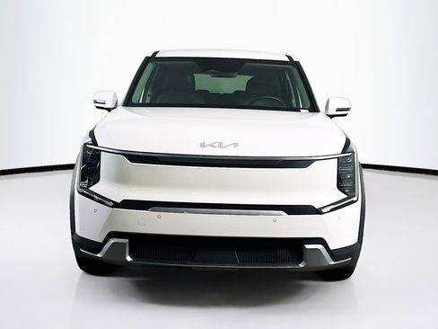 Used 2024 Kia EV9 Light Long Range image 2