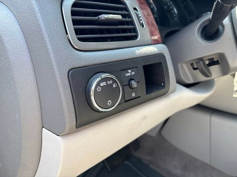 Used 2008 Chevrolet Tahoe LTZ w/ LTZ Preferred Equipment Group RWD image 16