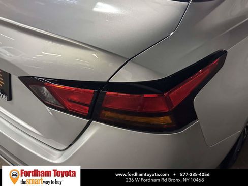Used 2025 Nissan Altima 2.5 SV FWD image 9