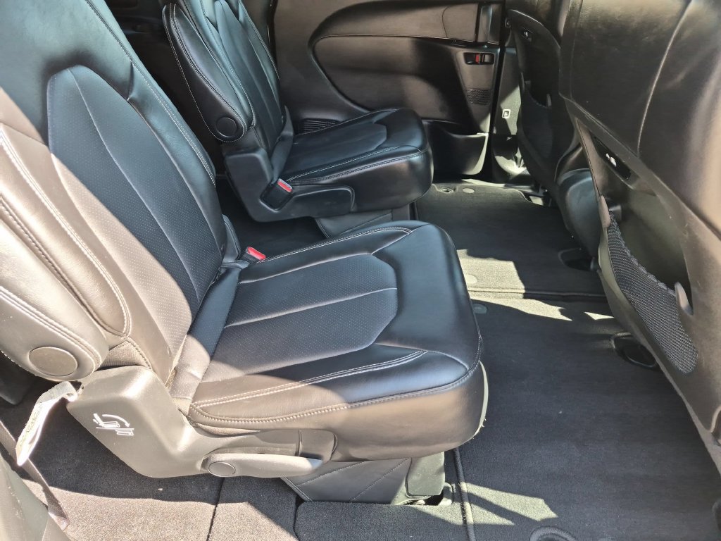 Used 2026 Chrysler Pacifica Select FWD image 29