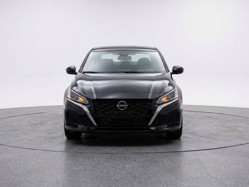 Used 2025 Nissan Altima 2.5 SV FWD image 2