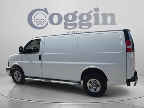 Used 2023 GMC Savana 2500 w/ Driver Convenience Package RWD image 3