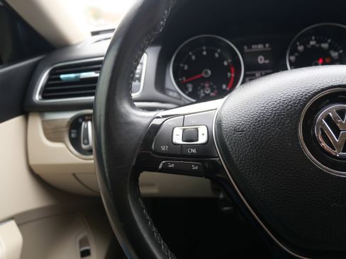 Used 2017 Volkswagen Passat 1.8T SE w/ SE Lighting Package image 24